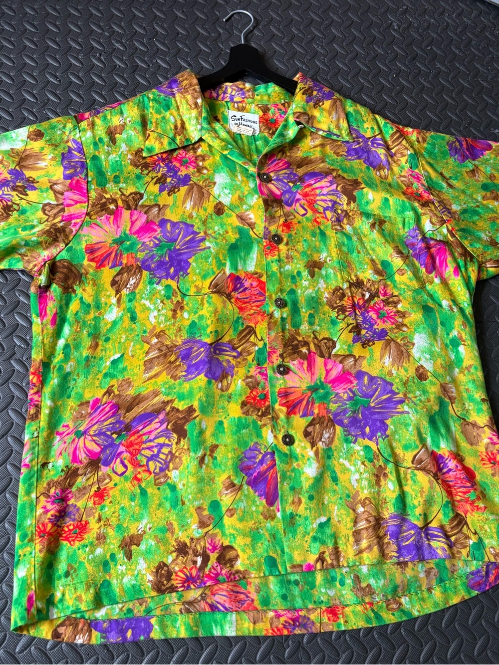 RARE 60s Sun Fashions Hawaiian Colorful Floral Button-Up - Green Multicolor